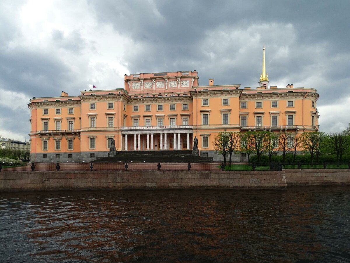 михайловский замок в санкт петербурге фото
