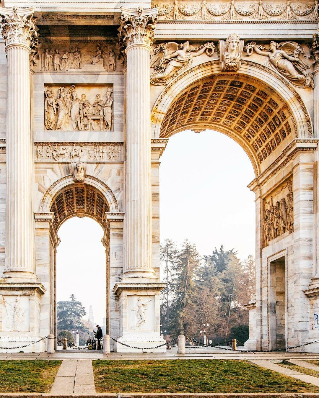 милан арка фото