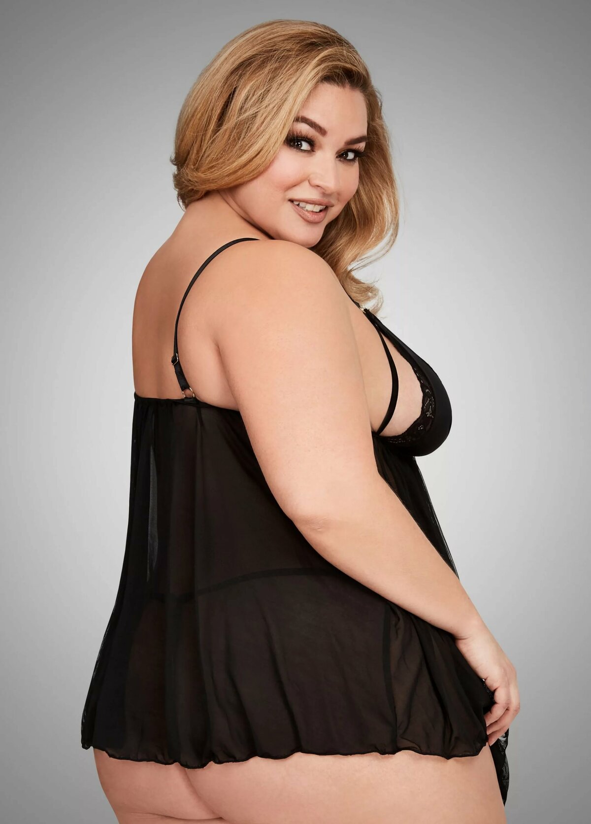 модель plus size laura lee фото