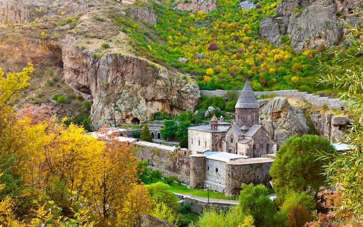 монастырь гегард в армении фото