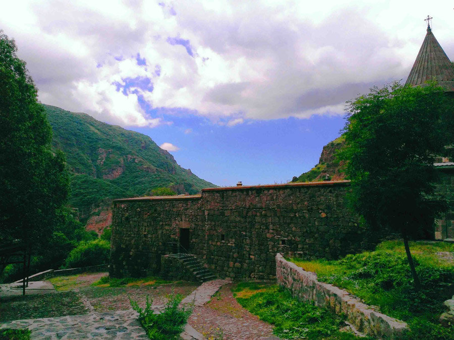 монастырский комплекс гегард фото