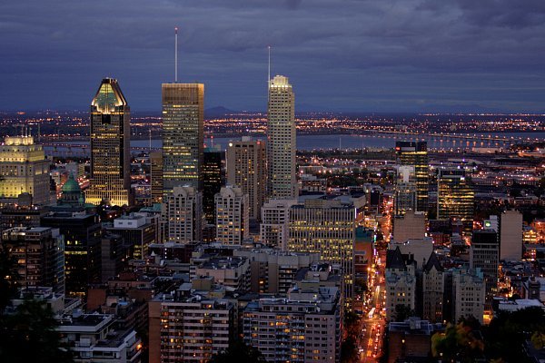 montreal city night фото
