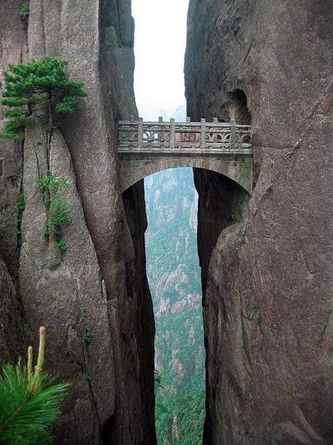 мост между горами в китае фото