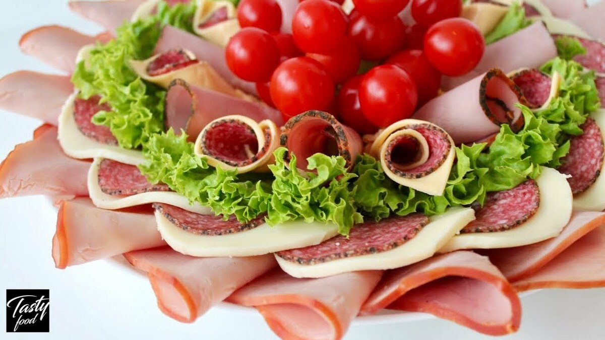 мясная нарезка на праздничный стол фото