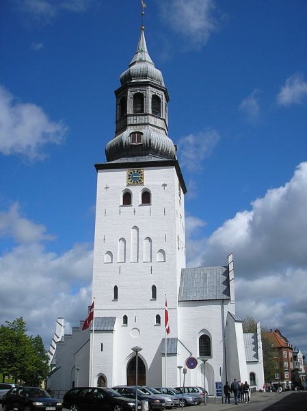 наклонная башня в невьянске фото