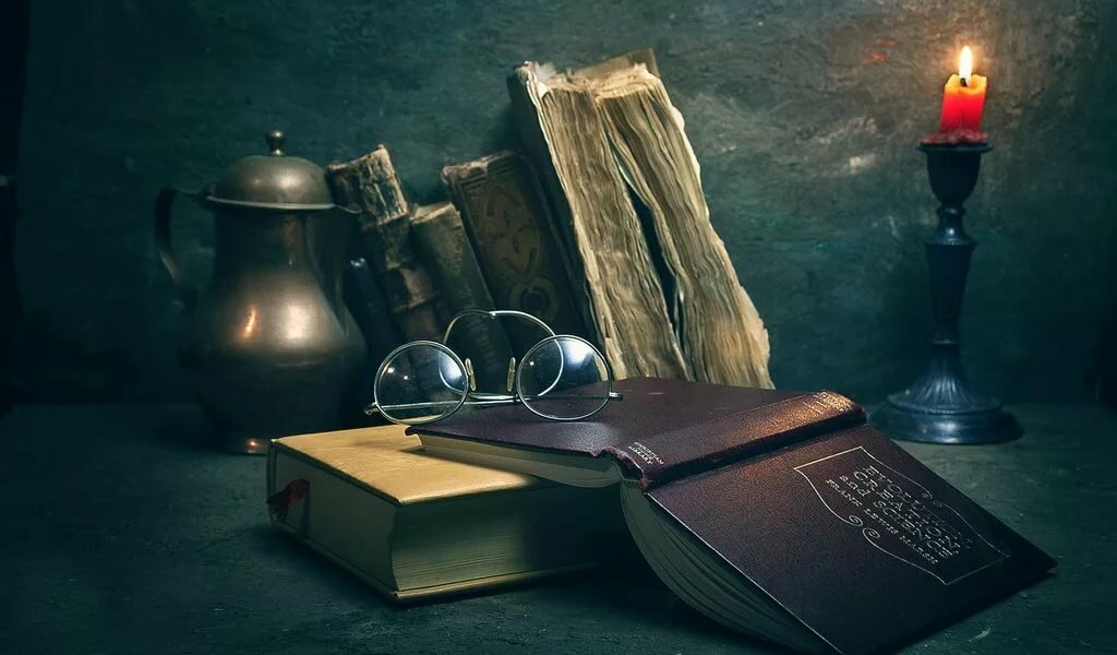 натюрморт со старинными книгами фото