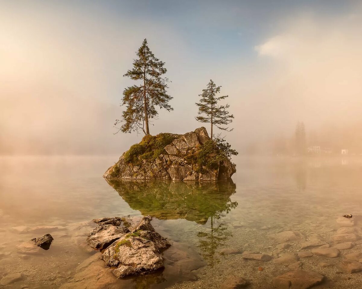 небольшой островок на озере фото