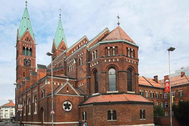 новая церковь гертруды рига фото