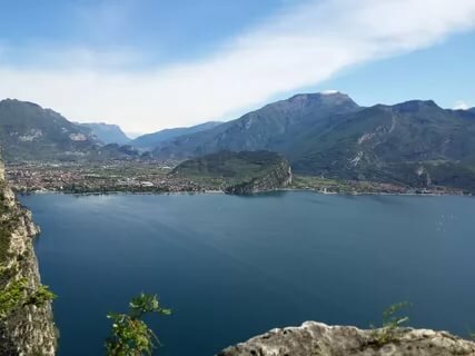 озеро гарда горы фото