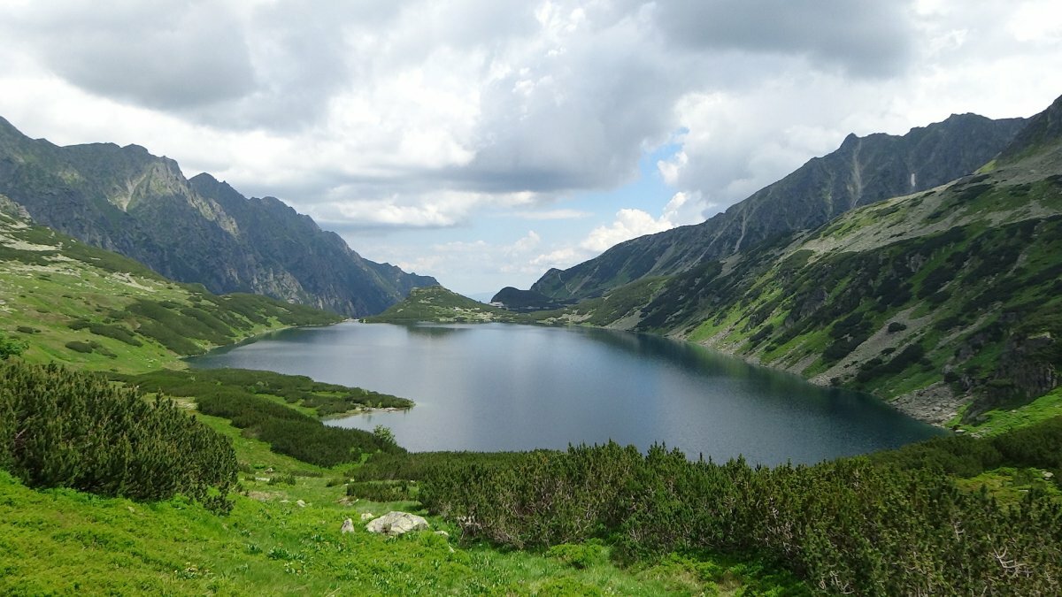 озеро в долине фото