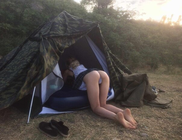 палатками ночевка девки фото