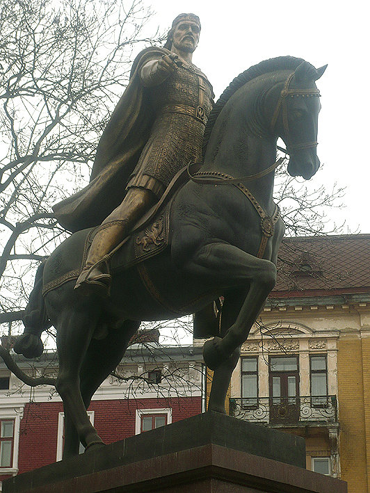 памятник даниилу галицкому в городе львове фото
