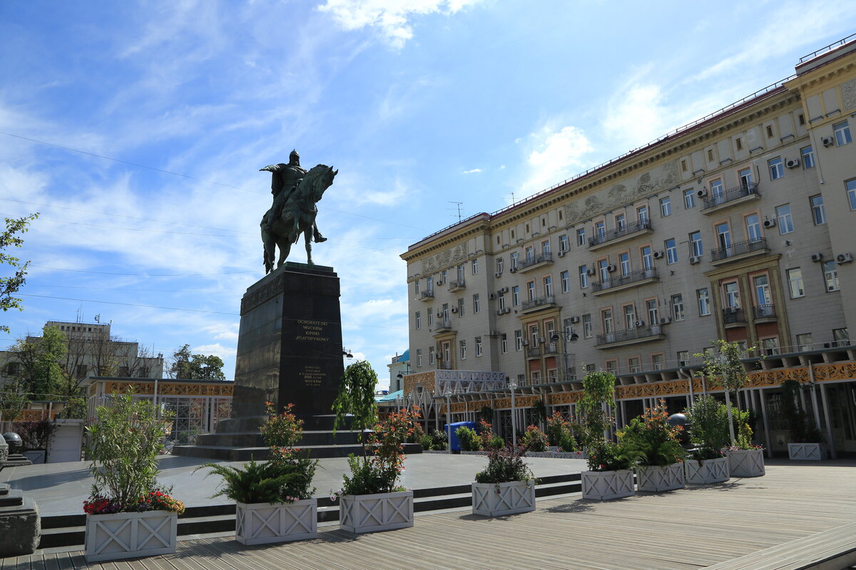 памятник долгорукому в москве фото
