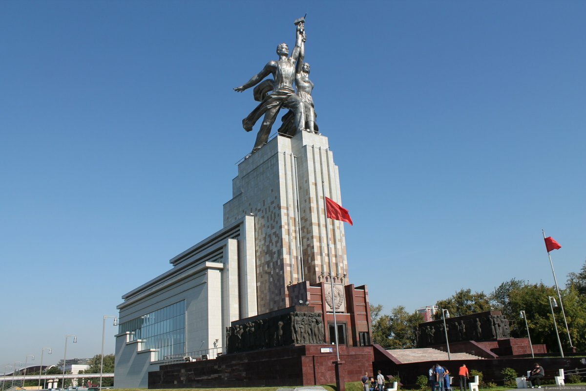 памятник на вднх рабочий и колхозница фото