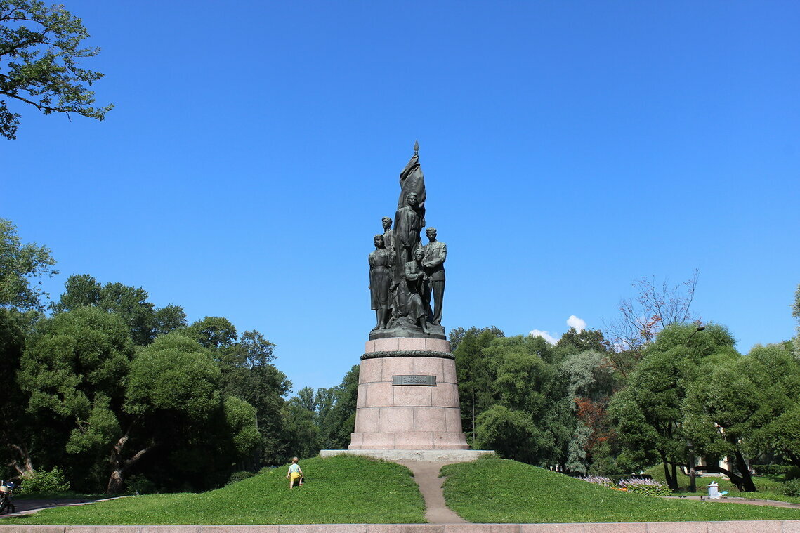 парк екатерингоф памятник героям краснодона фото