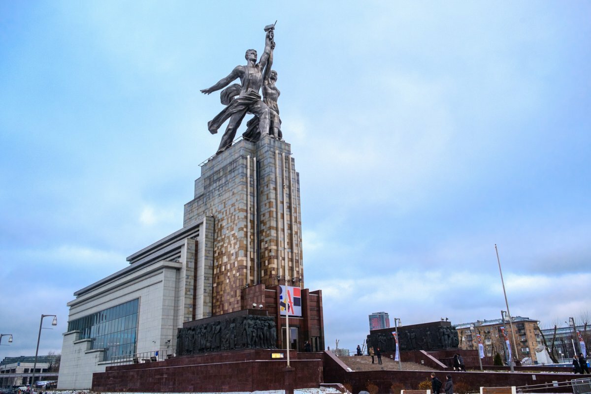 павильон рабочий и колхозница фото