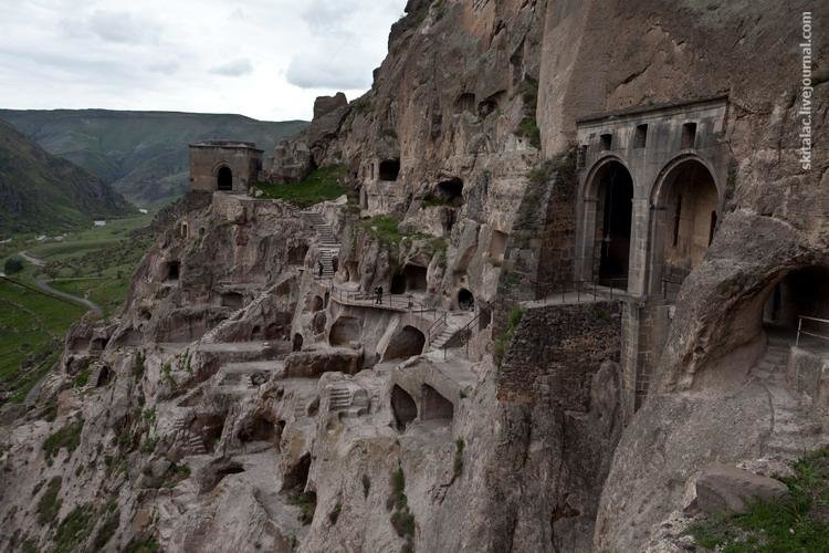 пещерный монастырь вардзия фото