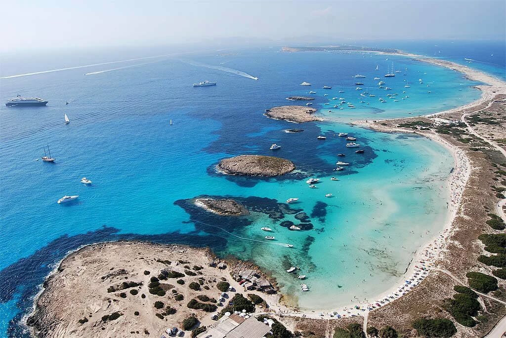 playa de ses illetes, форментера, испания фото
