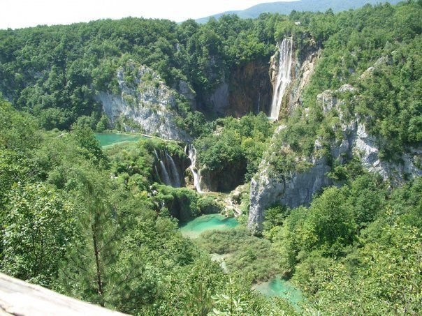 плитвицкие озёра — национальный парк хорватии вид с низу фото