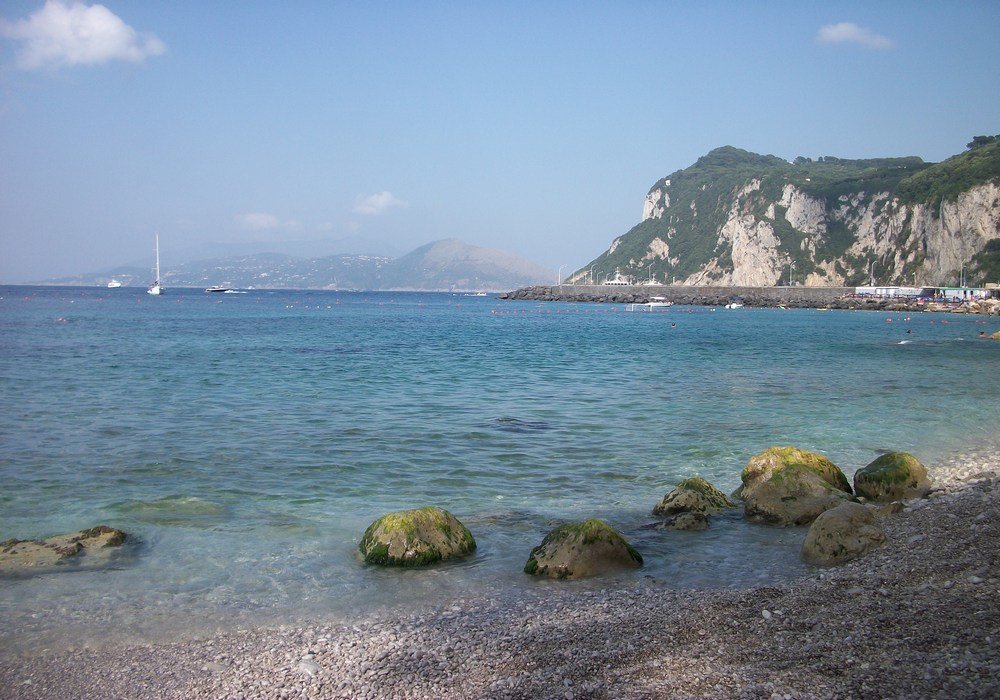 пляж mala, cap d’ail, франция фото