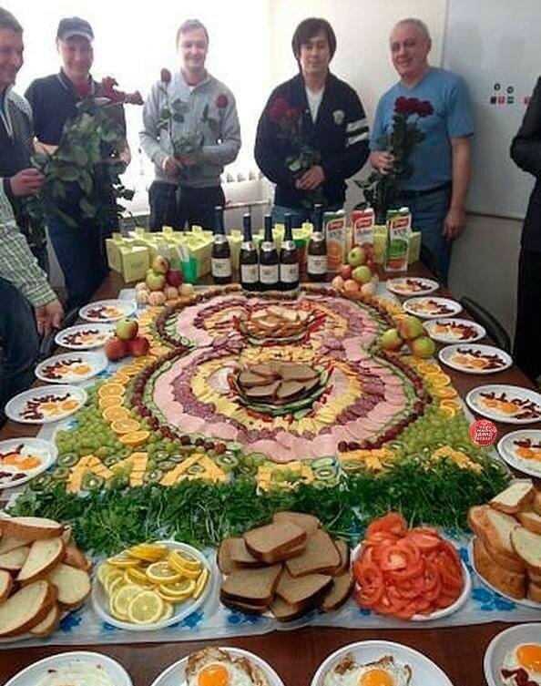 праздничный стол на 8 марта фото