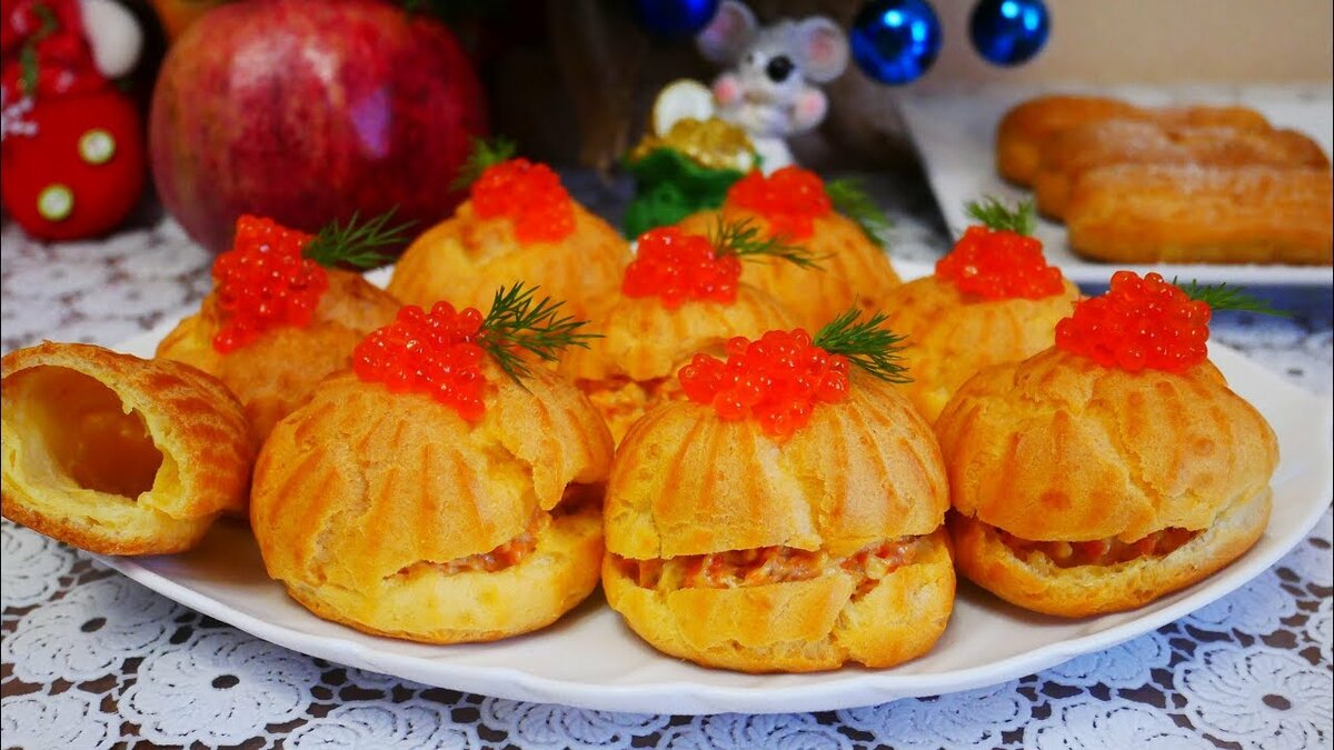 профитроли с икрой и сливочным фото