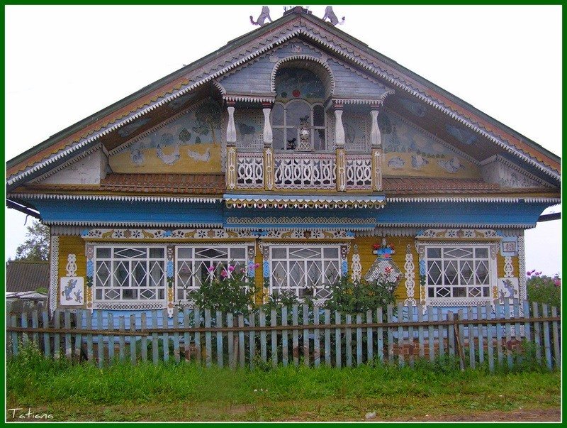 резной деревенский дом фото