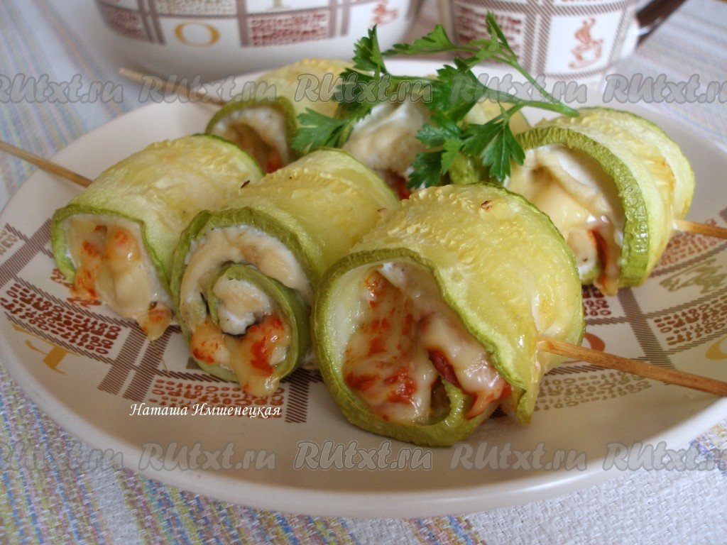 рулетики из кабачков с курицей фото