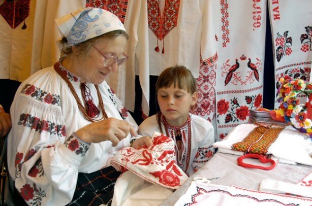 рушник женщина вышивает картинки фото