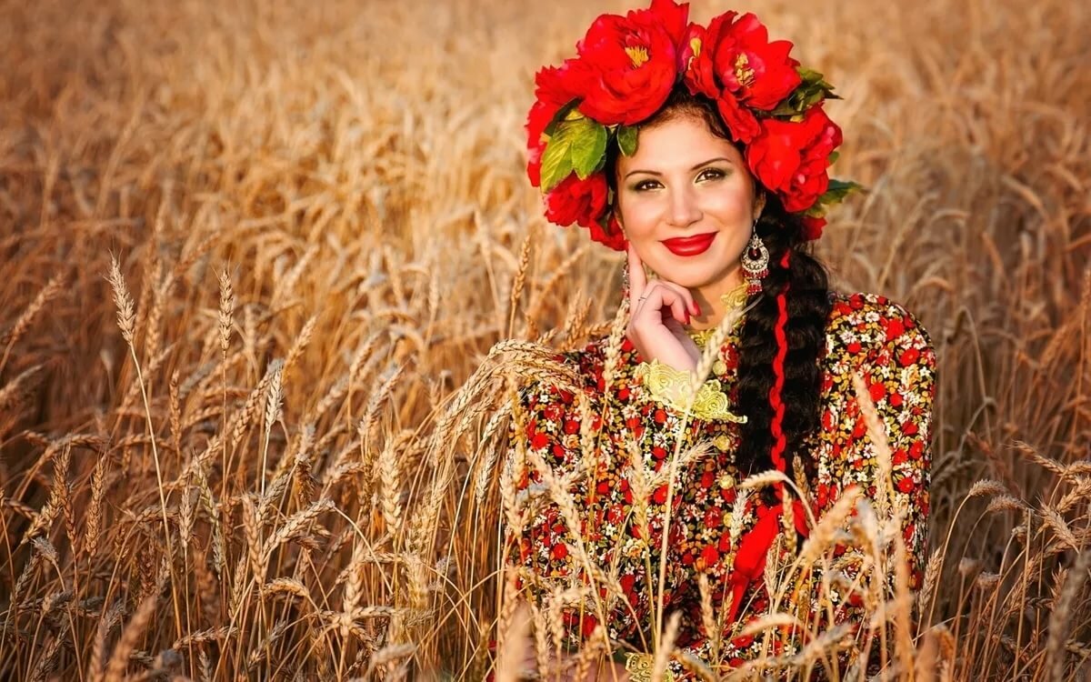 русская девушка с венком фото