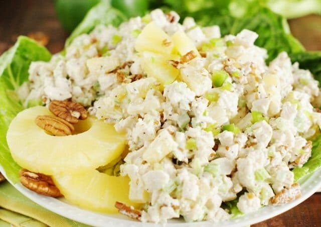 салат дамский с ананасом и курицей фото