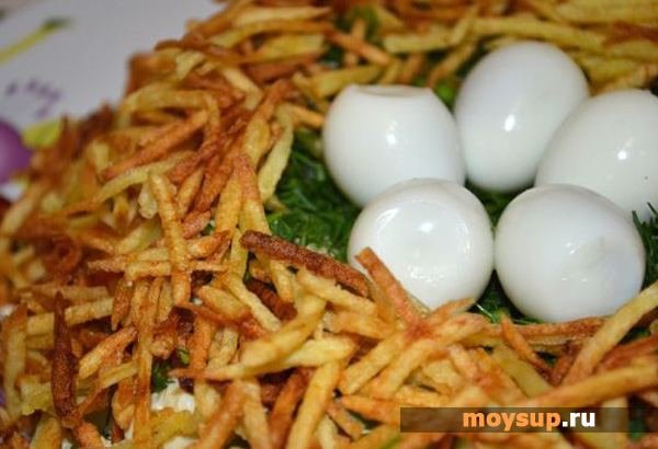 салат гнездо глухаря с перепелиными яйцами фото