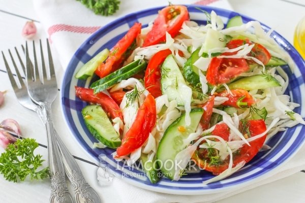 салат из капусты с помидорами и огурцами фото