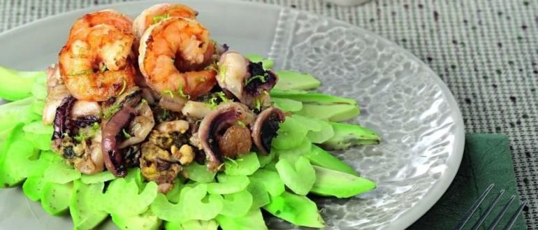 салат из морепродуктов фото