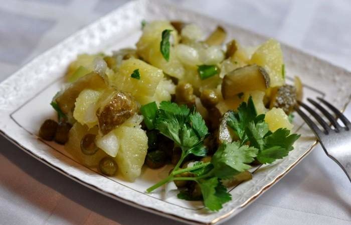 салат картофельный с огурцами фото