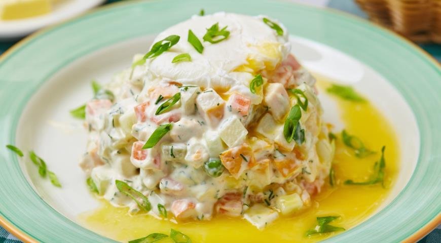 салат оливье с куриной грудкой фото