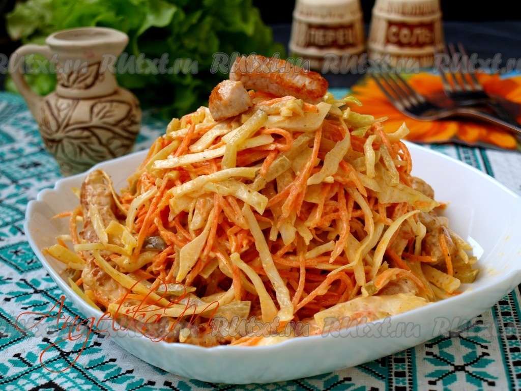 салат пикантный с корейской морковью и курицей фото