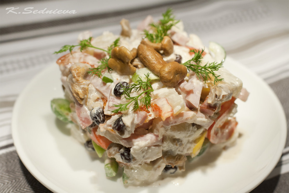 салат пикантный с курицей фото