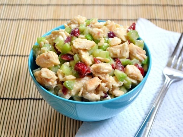 салат пикантный с курицей фото