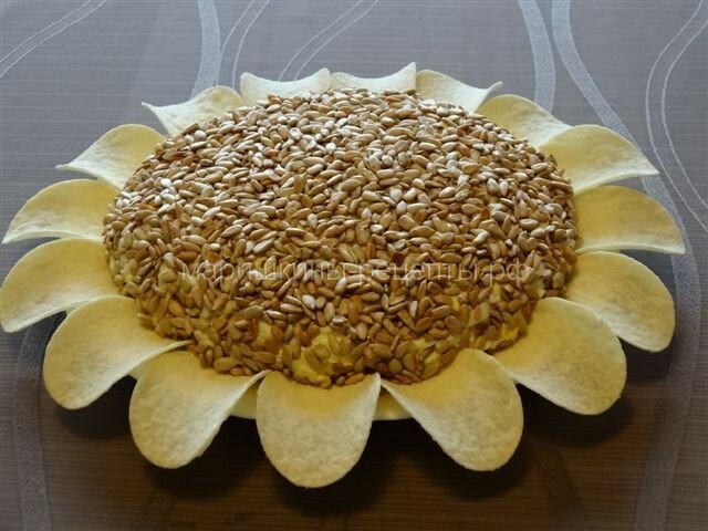 салат подсолнух с чипсами фото