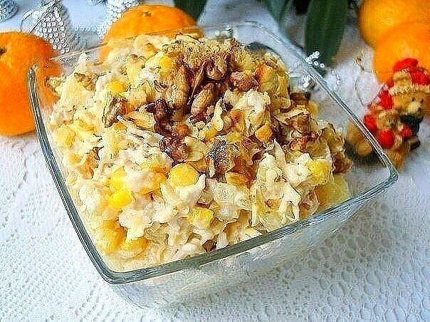 салат с ананасом и курицей и грецкими орехами фото