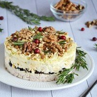 салат с черносливом и грецким орехом и курицей фото