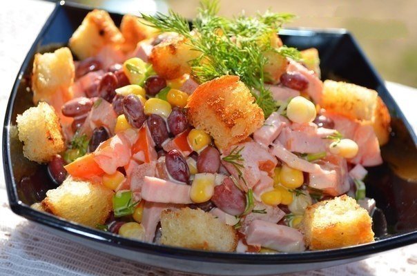 салат с фасолью и сухариками фото