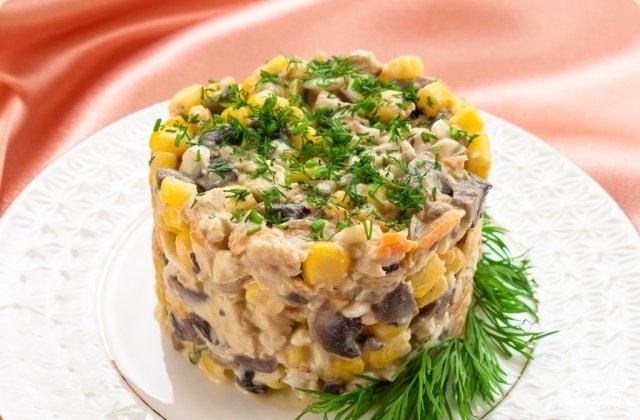 салат с грибами и кукурузой фото