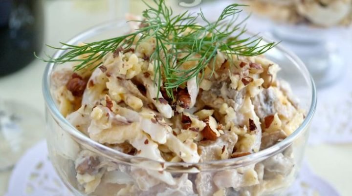 салат с кальмарами и орехами фото