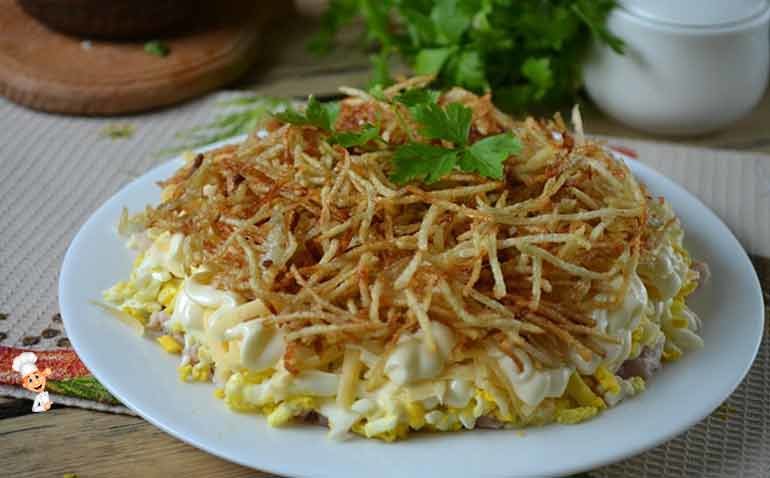 салат с картофельной стружкой фото