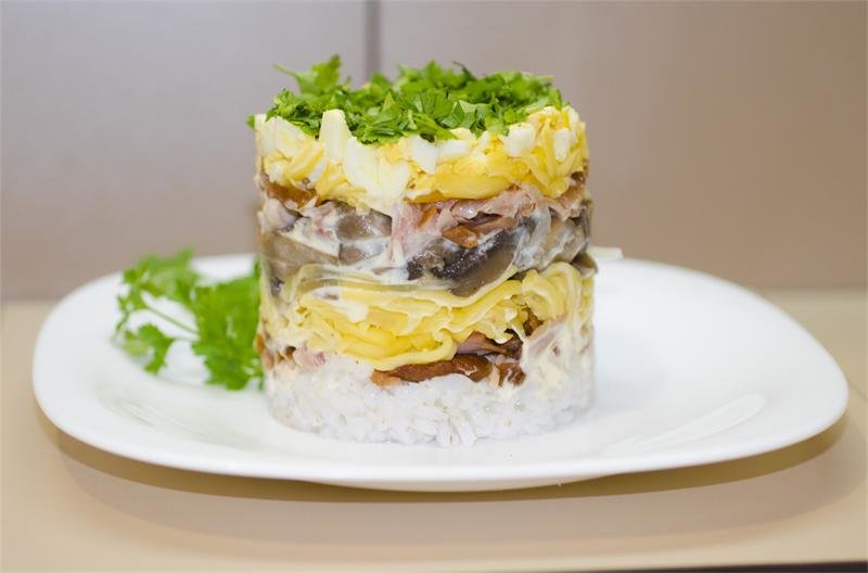салат с копченой курицей фото