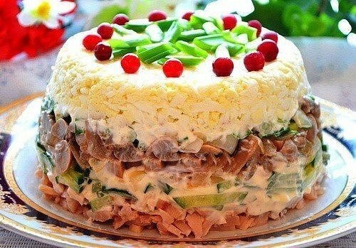 салат с копченой курицей и грибами фото