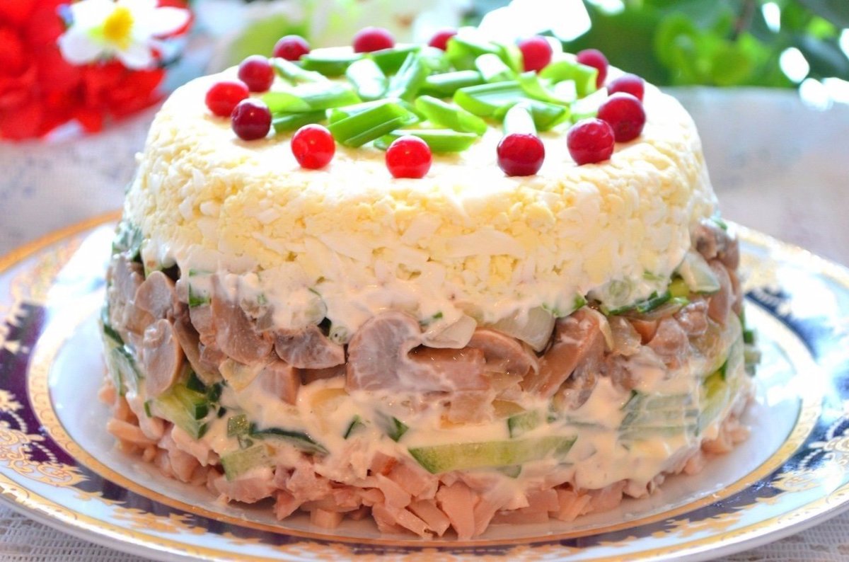 салат с копченой курицей и грибами фото