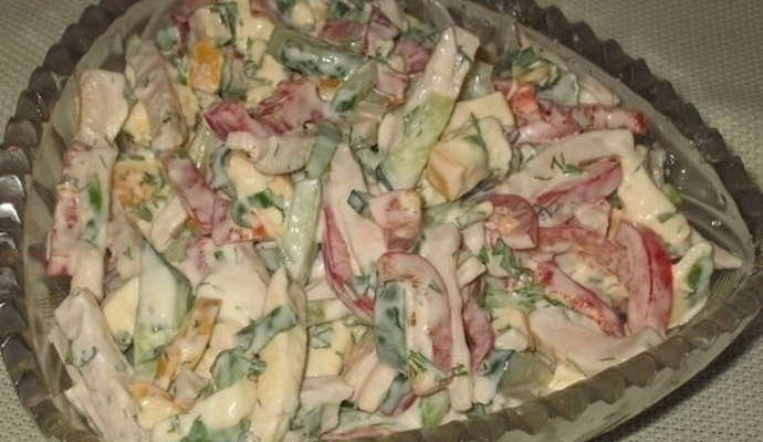 салат с копченым сыром колбасным фото